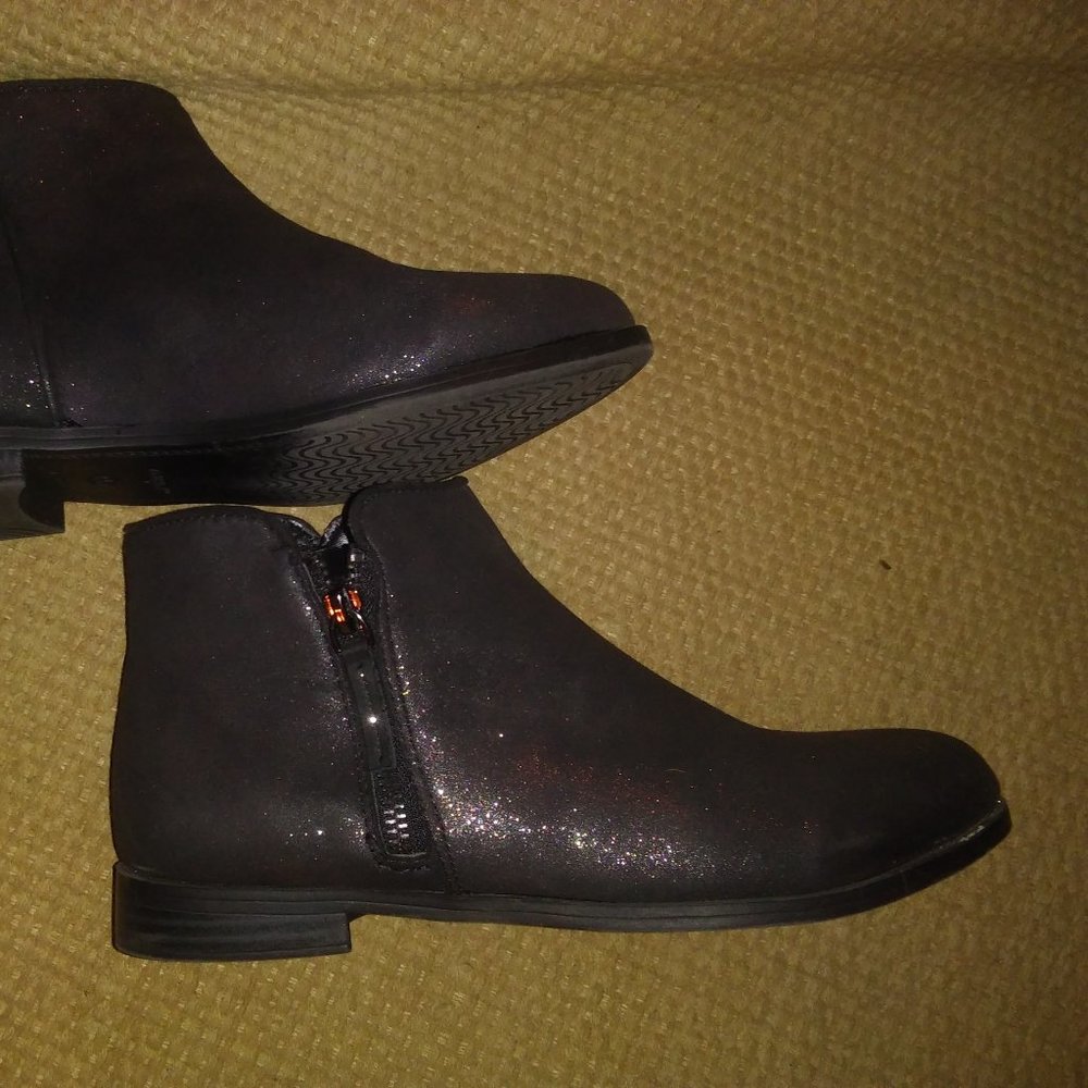 Size 5 (girls - size 7 women's) Cat & Jack Glitter Black Boots